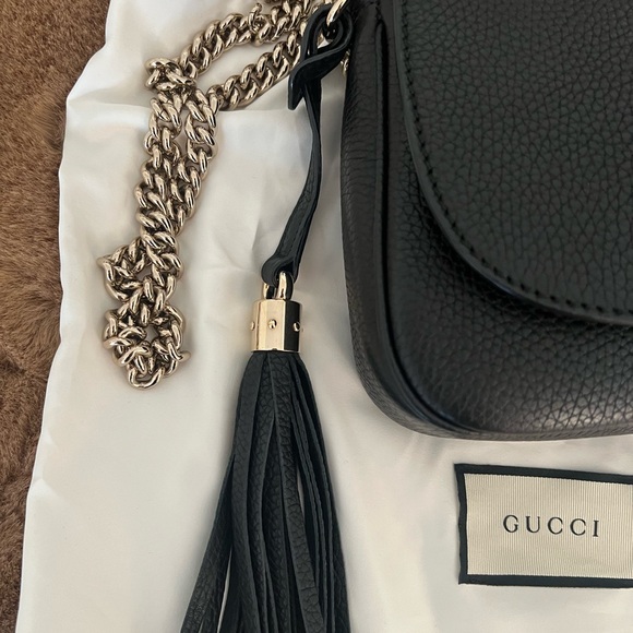 Gucci Soho Black Crossbody Bag with Chain Strap and Tassel - Picture 2 of 9